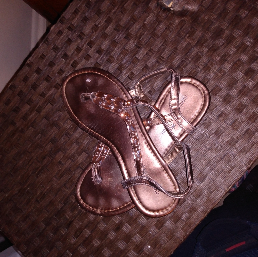 Sandals - Picture 2 of 3